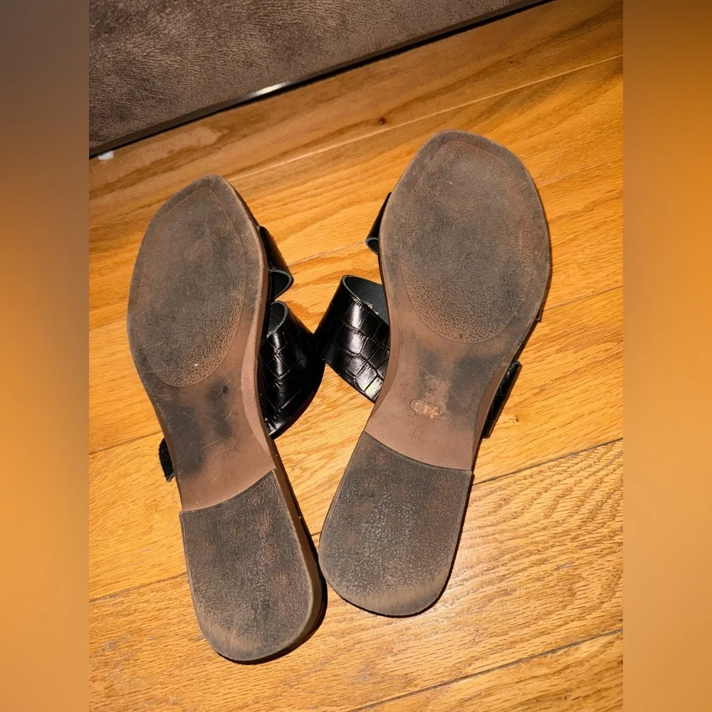 Enjoiya Adjustable Black Slide Sandals Size 9.